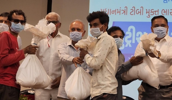 દર્દીઓને 2400 કિલો પોષણયુક્ત આહાર સામગ્રી