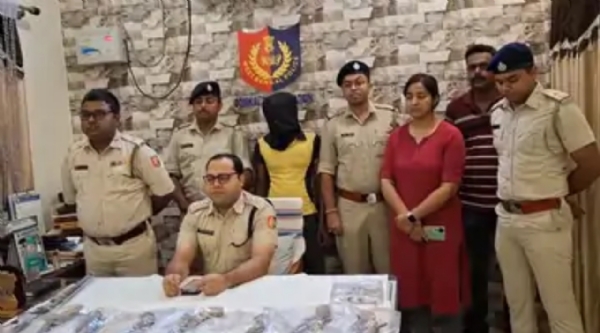 પોલીસે મોટી માત્રામાં હથિયારો જપ્ત કર્યા