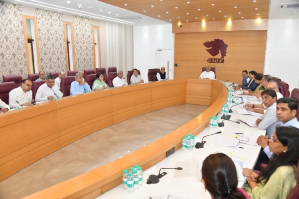 7 વિભાગોના કામગીરીની પ્રગતિની સમીક્ષા કરી