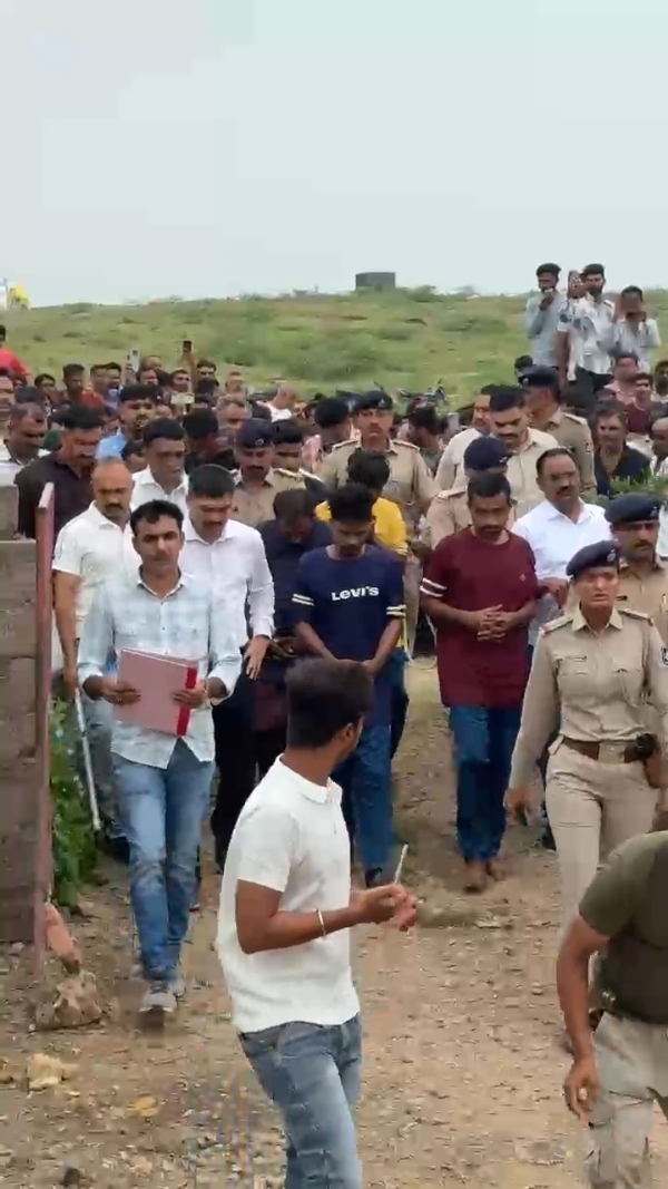 લૂંટના ગુન્હામાં પોલીસે આરોપી પાસે કરાવ્યું રિકન્ટ્રક્શન.