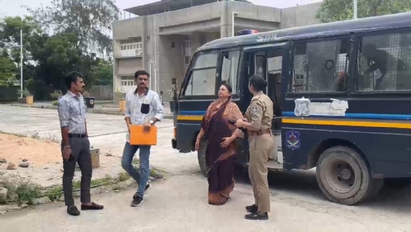 હિરલબા જાડેજા એક દિવસના રિમાન્ડ પર.