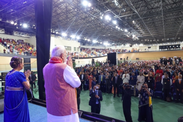 સામુદાયિક કાર્યક્રમ માં પ્રધાનમંત્રી મોદી