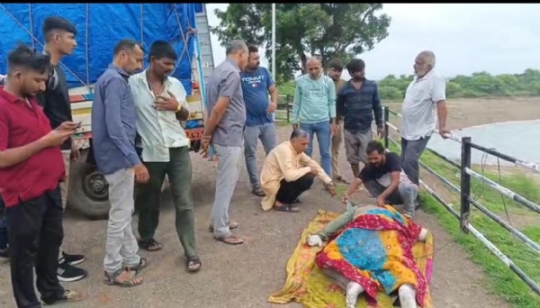 ધારીના ખોડિયાર ડેમમાંથી અજાણ્યા યુવકની લાશ મળી આવી