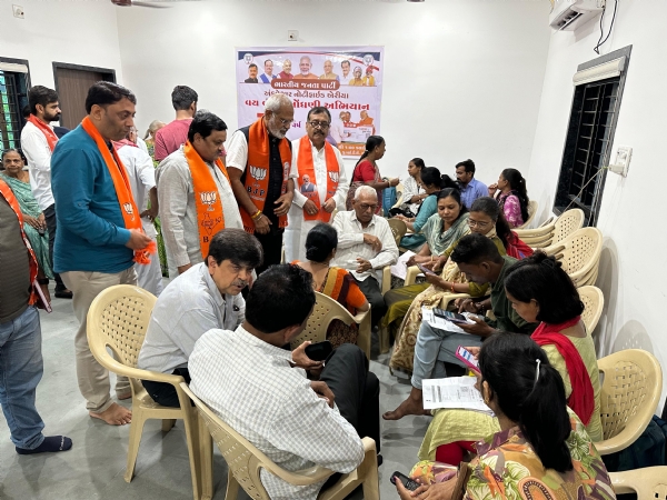 અંકલેશ્વર નોટીફાઇડ ભાજપા દ્વારા વય વંદના નોંધણી અભિયાન હાથ ધર્યું હતું