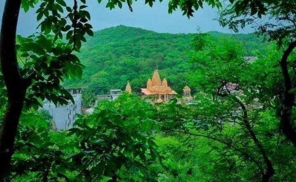 ગીર જગલ માં આવેલ મંદિર