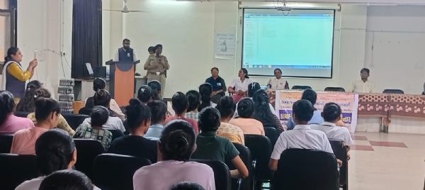 પોરબંદરની જનરલ નર્સિગ સ્કુલ ખાતે કાયદાકિય જાગૃતિ સેમિનાર યોજાયો.