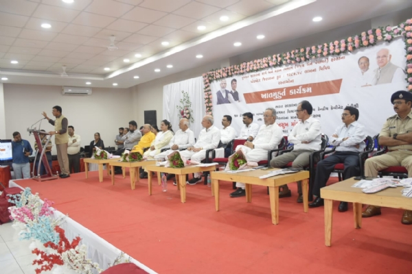 કેન્દ્રીય મંત્રી મનસુખ માંડવીયાના હસ્તે પોરબંદર ખાતે રૂ. 1280.48 લાખના વિકાસકાર્યોનું ઇ-ખાતમુહૂર્ત કર્યું.