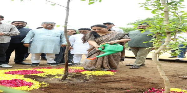 ગાંધીનગર મહાનગરપાલિકા દ્વારા, એક પેડ માં કે નામ 2.0 અંતર્ગત સિંદુર વનનું નિર્માણ