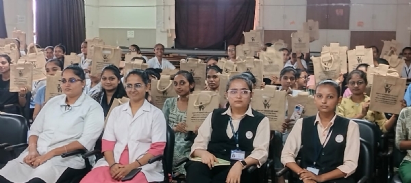 પોરબંદરની જનરલ નર્સિગ સ્કુલ ખાતે કાયદાકિય જાગૃતિ સેમિનાર યોજાયો.