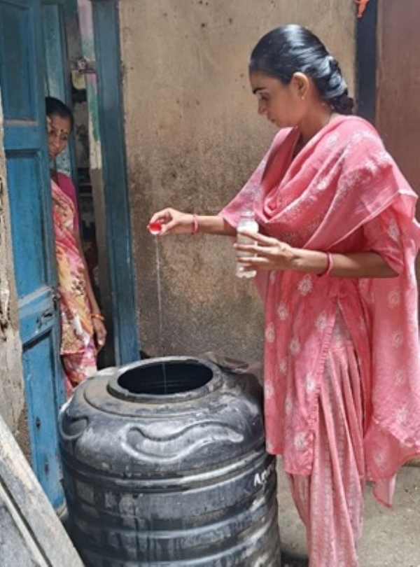 પોબંદર તાલુકાના શહેરી તથા ગ્રામ્ય વિસ્તારમાં પોરાનાશક કામગીરી હાથ ધરાઈ.