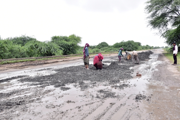 જૂના સાવર અને ભુવા ગામ વચ્ચે બિસ્માર થયેલા આશરે ૭૦૦ મીટર માર્ગની મરામતમાર્ગનું સમારકામ કરવામાં આવ્યું