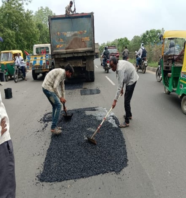 સરખેજ ગાંધીનગર હાઇવે પર વરસાદથી નુકસાન પામેલા રસ્તાઓને તાકીદે રિપેર કરાયા