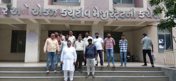 રબારી સમાજની દીકરી પર જુનાગઢમાં પોલીસ દ્વારા અશોભનીય વર્તન કરાયેલ તે પોલીસ વિરુદ્ધ પગલા ભરવા બાબતે સિદ્ધપુર રબારી સમાજ દ્વારા પ્રાંત ને આવેદન