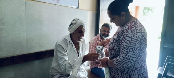 ફટાણા આયુર્વેદ દવાખાના ખાતે ચોમાસાની ઋતુને ધ્યાને લઈને ઉકાળાનું વિતરણ કરાયું.