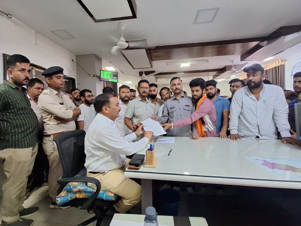 સિદ્ધપુર મા પવિત્ર શ્રાવણ માસના દિવસો મા મટનની હાટડીઓ બંધ કરવા આવેદન અપાયુ