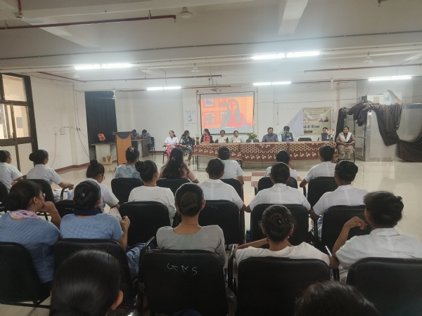 પોરબંદરની જનરલ નર્સિંગ સ્કૂલમાં “નારી વંદન ઉત્સવ” અંતર્ગત મહિલા કર્મયોગી દિવસની ઉજવણી કરાઇ.