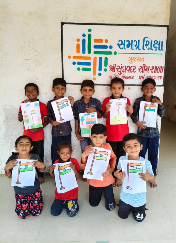 સુંડાવદર સીમ શાળા ખાતે તિરંગા યાત્રા અને વિશ્વ સિંહ દિવસની ઉજવણી કરાઈ.