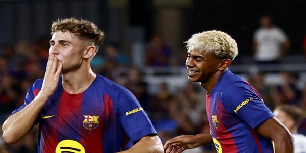 બાર્સેલોનાએ, કોમોને 5-0થી હરાવીને જોઆન ગેમ્પર ટ્રોફી જીતી