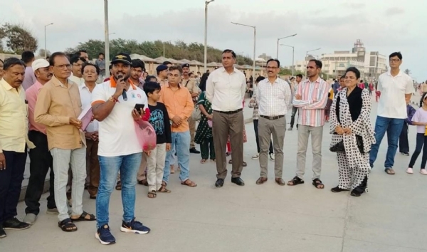પોરબંદરમાં ‘ફ્લેગ ઓન વિલ’ કાર્યક્રમ યોજાયો, ચોપાટી ખાતે તિરંગ સ્કેટિંગ રેલી યોજાઈ.