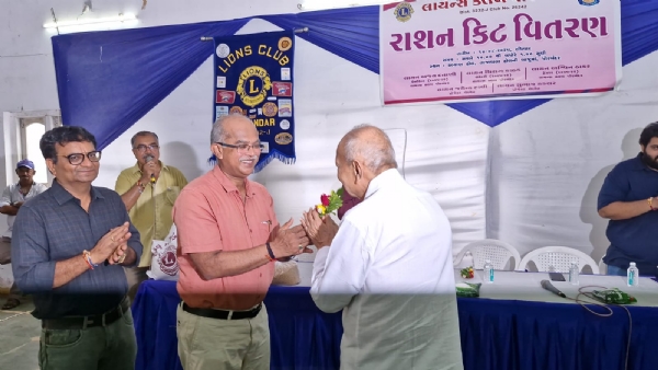 પોરબંદરમાં કલ્યાણ હોલ ખાતે સ્વાતંત્ર્ય દિન અંતર્ગત રાશન કીટ વિતરણનો કાર્યક્રમ યોજાયો .