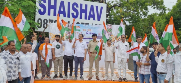 હર ઘર તિરંગા અભિયાન અંતર્ગત પોરબંદરમાં તિરંગા યાત્રા યોજાતા શહેર દેશભક્તિના માહોલમાં રંગાયું.