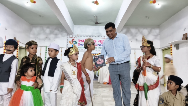 પોરબંદરમાં સ્વાતંત્ર્ય દિનની ઉજવણી અંતર્ગત ક્વિઝ, વેશભૂષા તથા વક્તૃત્વ સ્પર્ધા યોજાઇ.