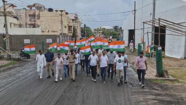 હર ઘર તિરંગા અભિયાન અંતર્ગત પોરબંદરમાં તિરંગા યાત્રા યોજાતા શહેર દેશભક્તિના માહોલમાં રંગાયું.