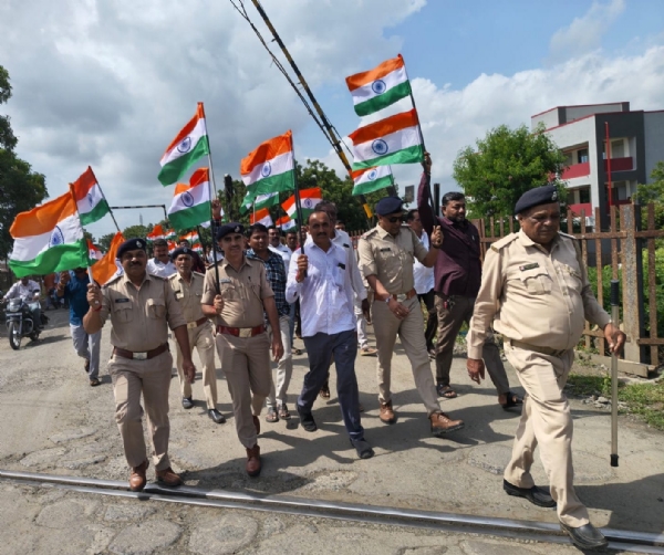 ભવ્ય ત્રિરંગા યાત્રા દેશભક્તિના નારા ગુંજ્યા