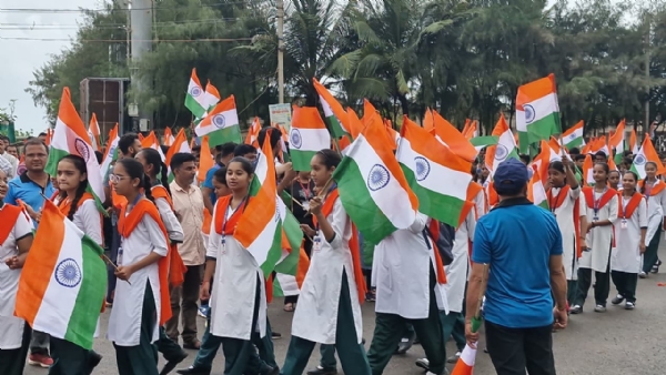 હર ઘર તિરંગા અભિયાન અંતર્ગત પોરબંદરમાં તિરંગા યાત્રા યોજાતા શહેર દેશભક્તિના માહોલમાં રંગાયું.