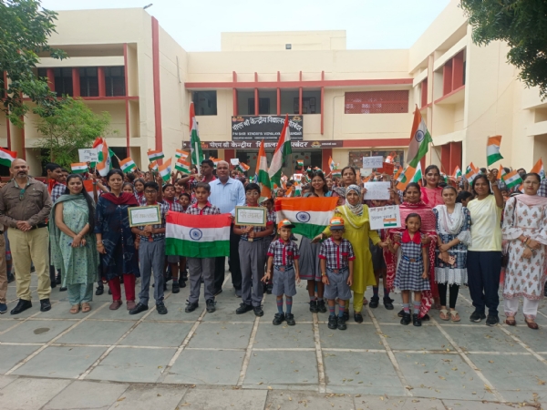 કેન્દ્રીય વિદ્યાલય દ્વારા ત્રિરંગાના સન્માન માટે રેલીનું આયોજન કરાયુ.