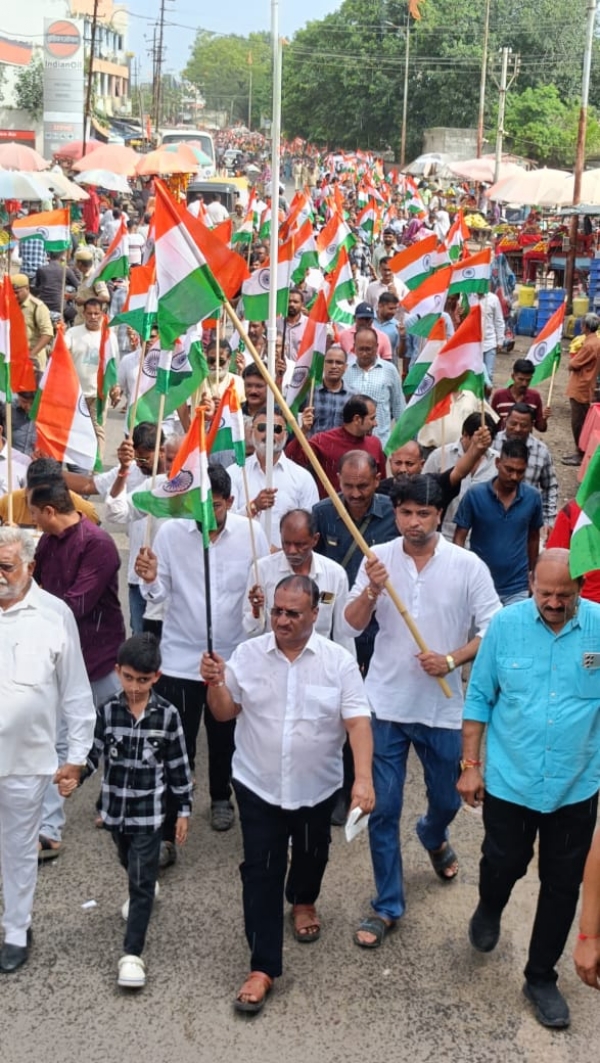 ઉનામાં વિશાળ તિરંગા યાત્રા યોજાઈ,