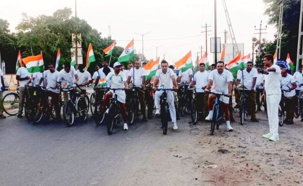 બીએસએફ દ્વારા યોજાઇ તિરંગા રેલી