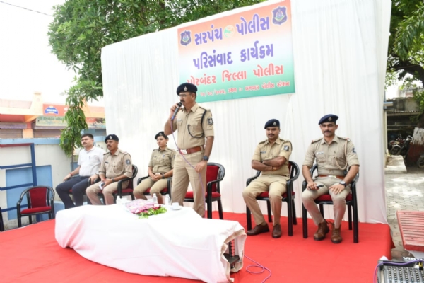 પોરબંદર પોલીસ દ્વારા 91 ગામના સરપંચ સાથે પરિસંવાદ કાર્યક્રમ યોજાયો.