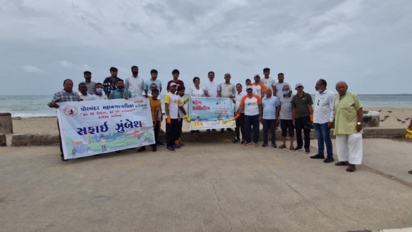 પોરબંદરની ચોપાટી ખાતે ભારત દેશની આઝાદીના 79 વર્ષની ઉજવણી અંતર્ગત બીચ ક્લિનિંગ કાર્યક્રમ યોજાયો.