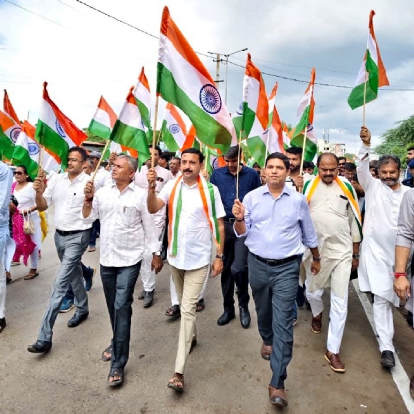 ભાવનગરમાં હર ઘર તિરંગા - હર ઘર સ્વચ્છતા અભિયાન અંતર્ગત તિરંગા યાત્રાને ઉમળકાભેર પ્રસ્થાન