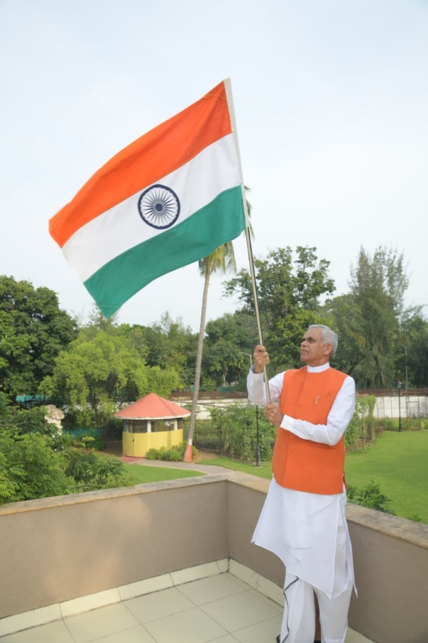 રાજ્યપાલ આચાર્ય દેવવ્રત