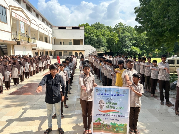 રોહીશાળા ગામમાં ‘હર ઘર તિરંગા, હર ઘર સ્વચ્છતા’ અભિયાન અંતર્ગત સ્વચ્છતા રેલી અને જાહેર જગ્યાની સફાઈ