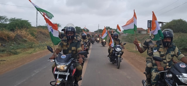 બીએસએફની બાઇક રેલી