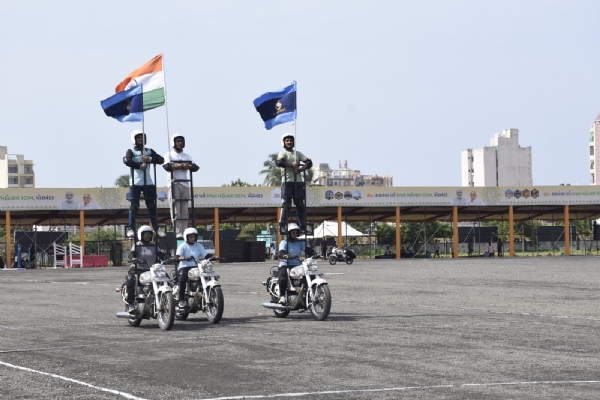 અશ્વ શો, શ્વાન શો, બાઈક શો સહિત પોલીસ જવાનો દિલધડક સ્ટંટ દ્વારા શક્તિ અને શૌર્યનું પ્રદર્શન કરશે.