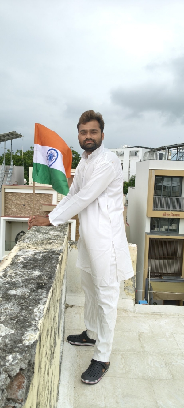 હર ઘર તિરંગા અભિયાન અંતર્ગત ભાવનગરના તરસમિયા વોર્ડમાં નિવાસસ્થાને તિરંગા લહેરાવી દેશપ્રેમનો સંદેશ
