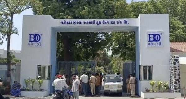 વડોદરા સ્વાતંત્ર્ય દિવસ નિમિત્તે બરોડા ડેરીમાં ધ્વજવંદન