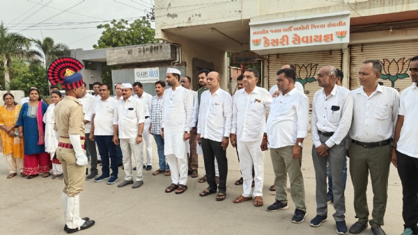 અમરેલી જિલ્લા ભાજપ કાર્યાલય ખાતે સ્વતંત્રતા દિવસ નિમિત્તે તિરંગા ધ્વજવંદન અને અમર શહીદોને શ્રદ્ધાંજલિ