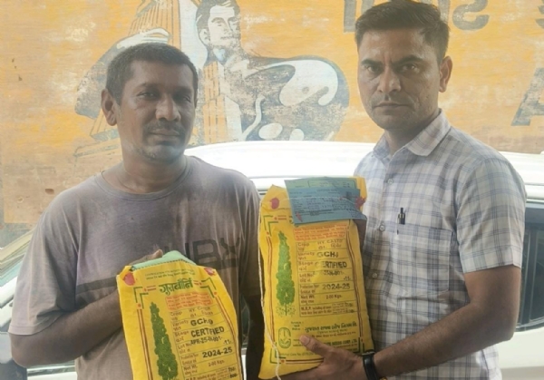 NMEO પ્રમાણિક બીજ વિતરણ યોજના અંતર્ગત બોરીયાવી, તા. મહેસાણા ખાતે દિવેલા બિયારણ વિતરણ