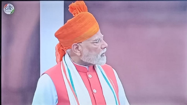 સ્વતંત્રતા દિવસ નિમિત્તે લાલ કિલ્લાની કિલ્લા પરથી સંબોધન કરતા પ્રધાનમંત્રી મોદી