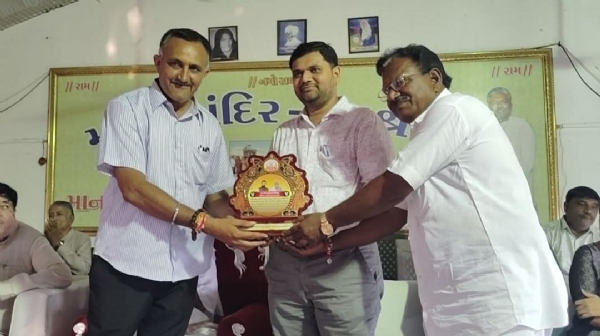 સાવરકુંડલા માનવ મંદિરે રોઝુલભાઈ ગોંડલીયાનું ભવ્ય સન્માન