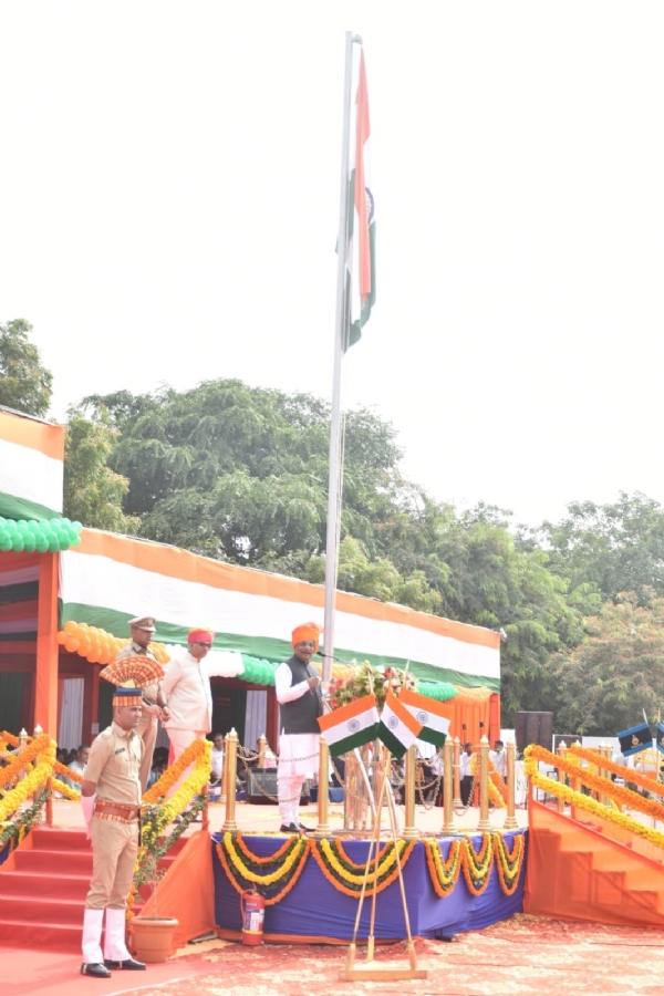 79th Independence Day celebrated with pomp and show at Prantij under the chairmanship of Health Minister Hrishikesh Patel