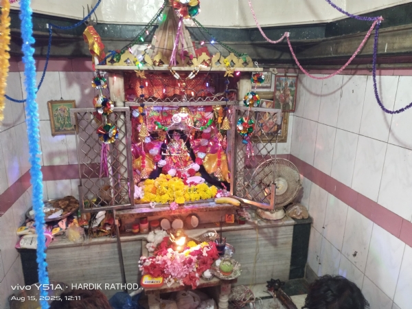 સિદ્ધપુરમાં બહેનોએ શીતળા માતાજીની પૂજા કરી ઠંડુ પાણી ચડાવ્યું