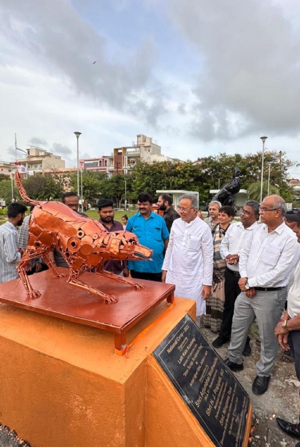 પોરબંદરમાં યોજાયેલ આયર્ન સ્ક્રેપ સ્કલ્પચર્સનું લોકાર્પણ કરાયું.