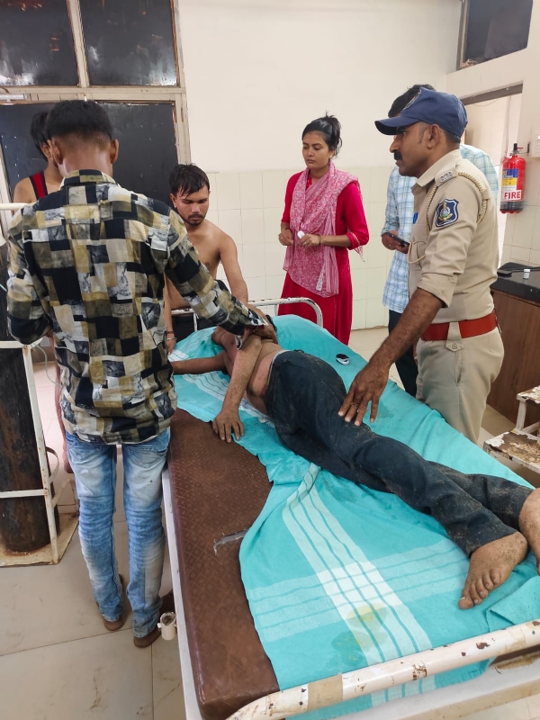 ડૂબી રહેલા યુવક નો જીવ પોલીસે બચાવ્યો