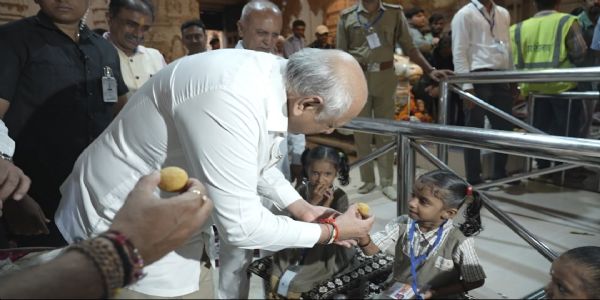 આંગણવાડીના ભૂલકાંઓને મુખ્યમંત્રી ભૂપેન્દ્ર પટેલના હસ્તે, સોમનાથ ટ્રસ્ટના દૈનિક લાડુપ્રસાદ વિતરણનો પ્રારંભ